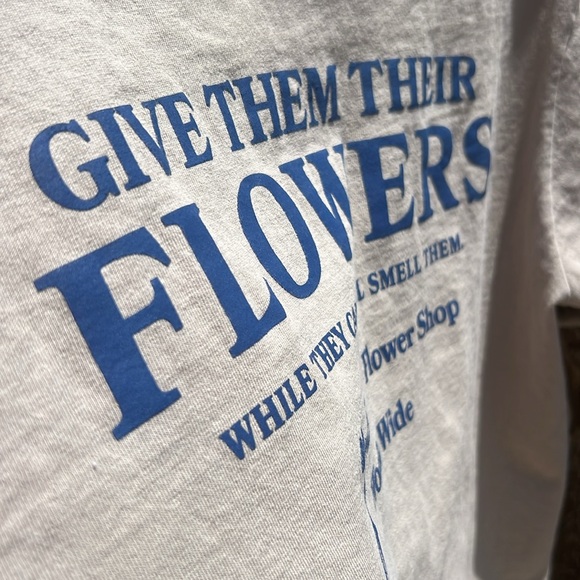 YESTERDAY IS DEAD FLOWER SHOP TEE OATMEAL/NAVY. SIZE S. - Picture 7 of 12